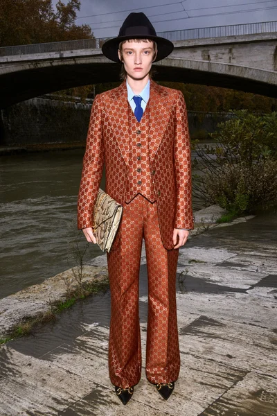 Look 11